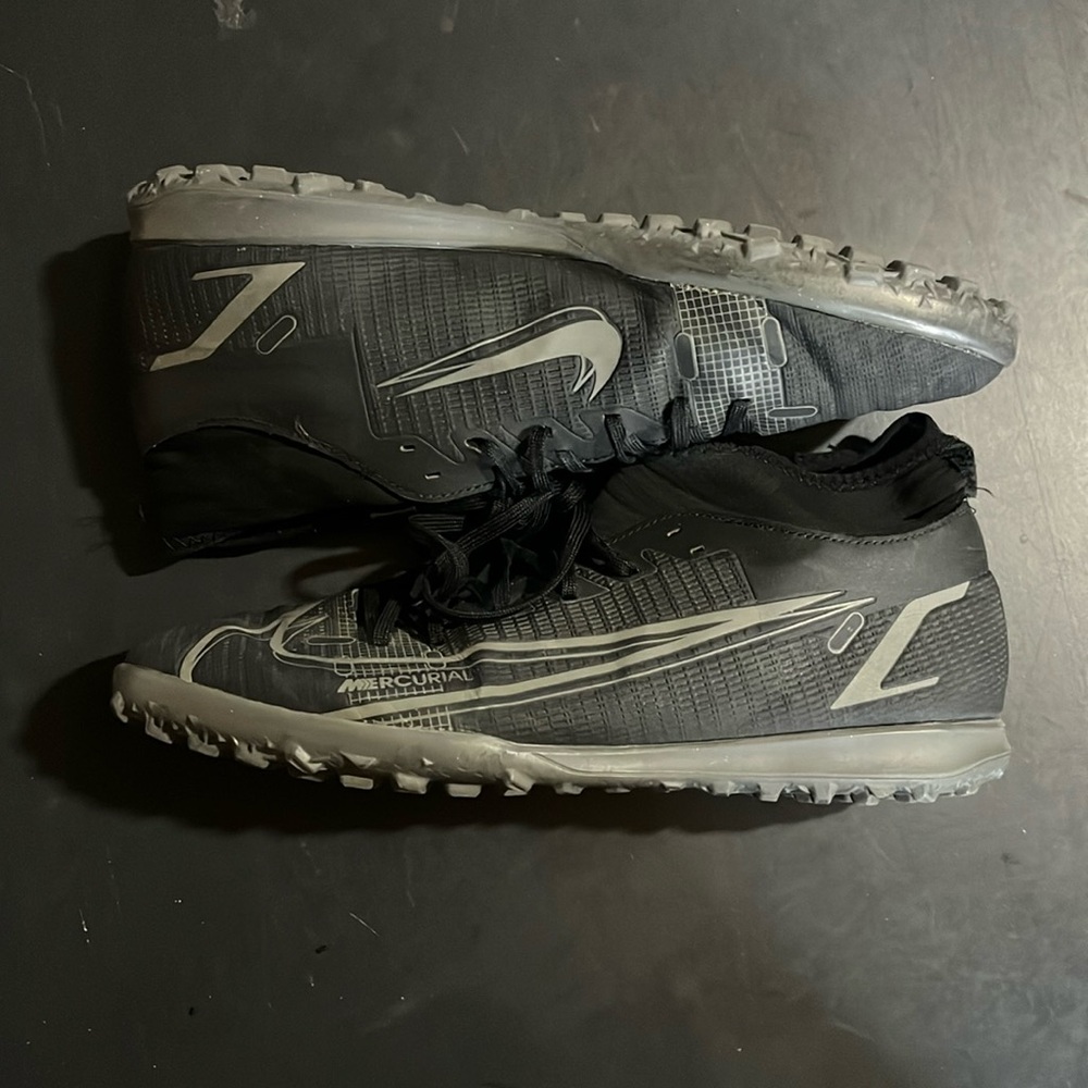Men’s Nike Indoor Soccer Cleats